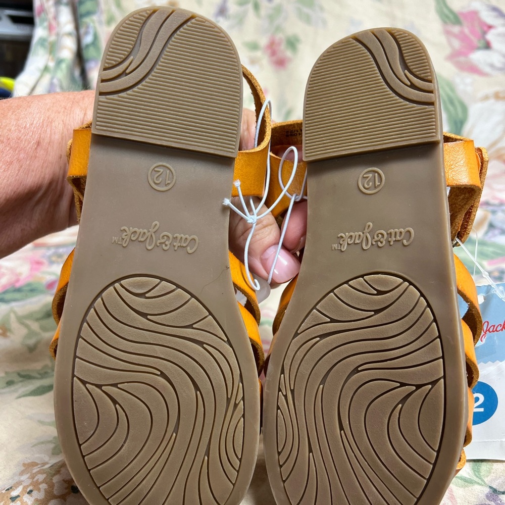 Sandals - Picture 7 of 9